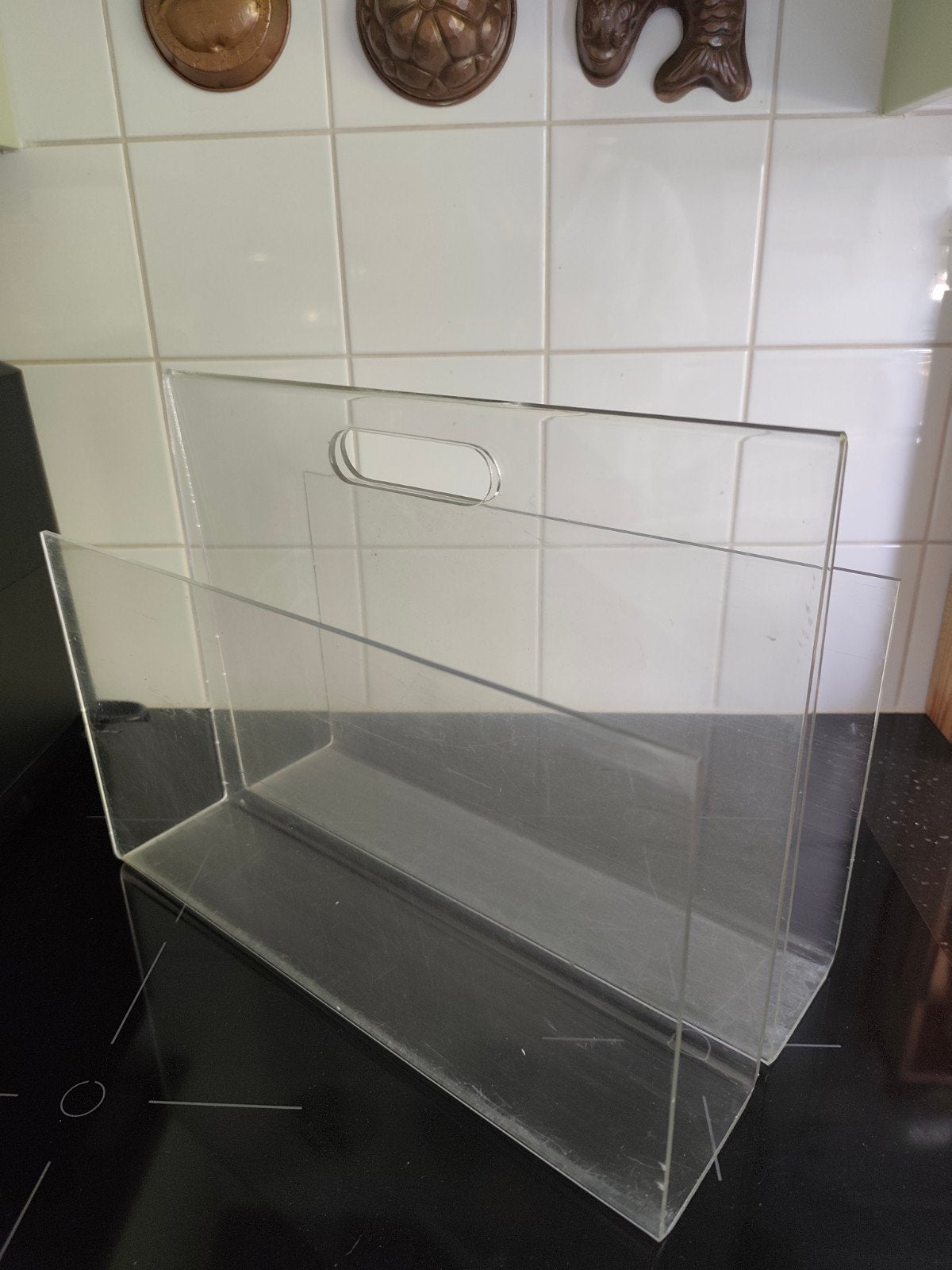 Vintage plexiglazen lectuurbak, 30x40x19 cm, Gebruikt, Lectuurbak, Overige materialen, Met handvat