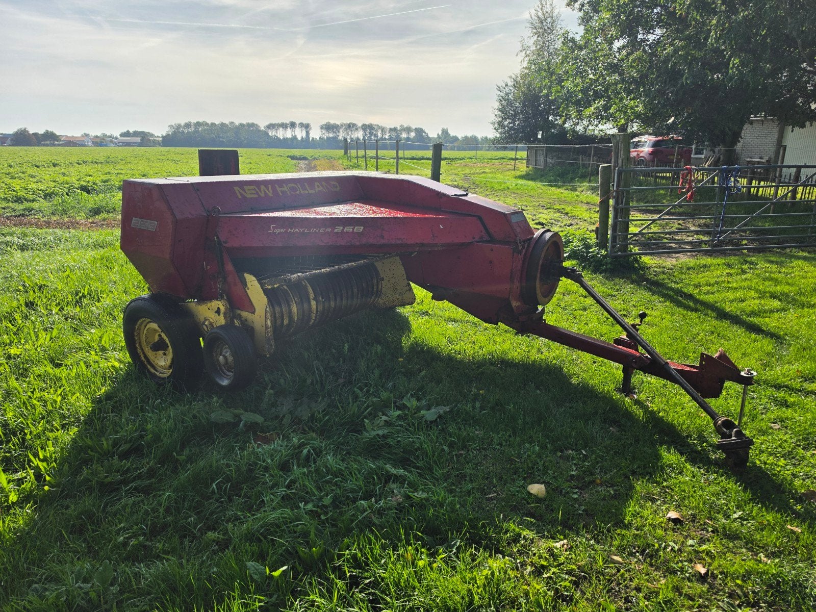 New Holland Hayliner 268 en Claas hark, Ophalen, Akkerbouw, Oogstmachine