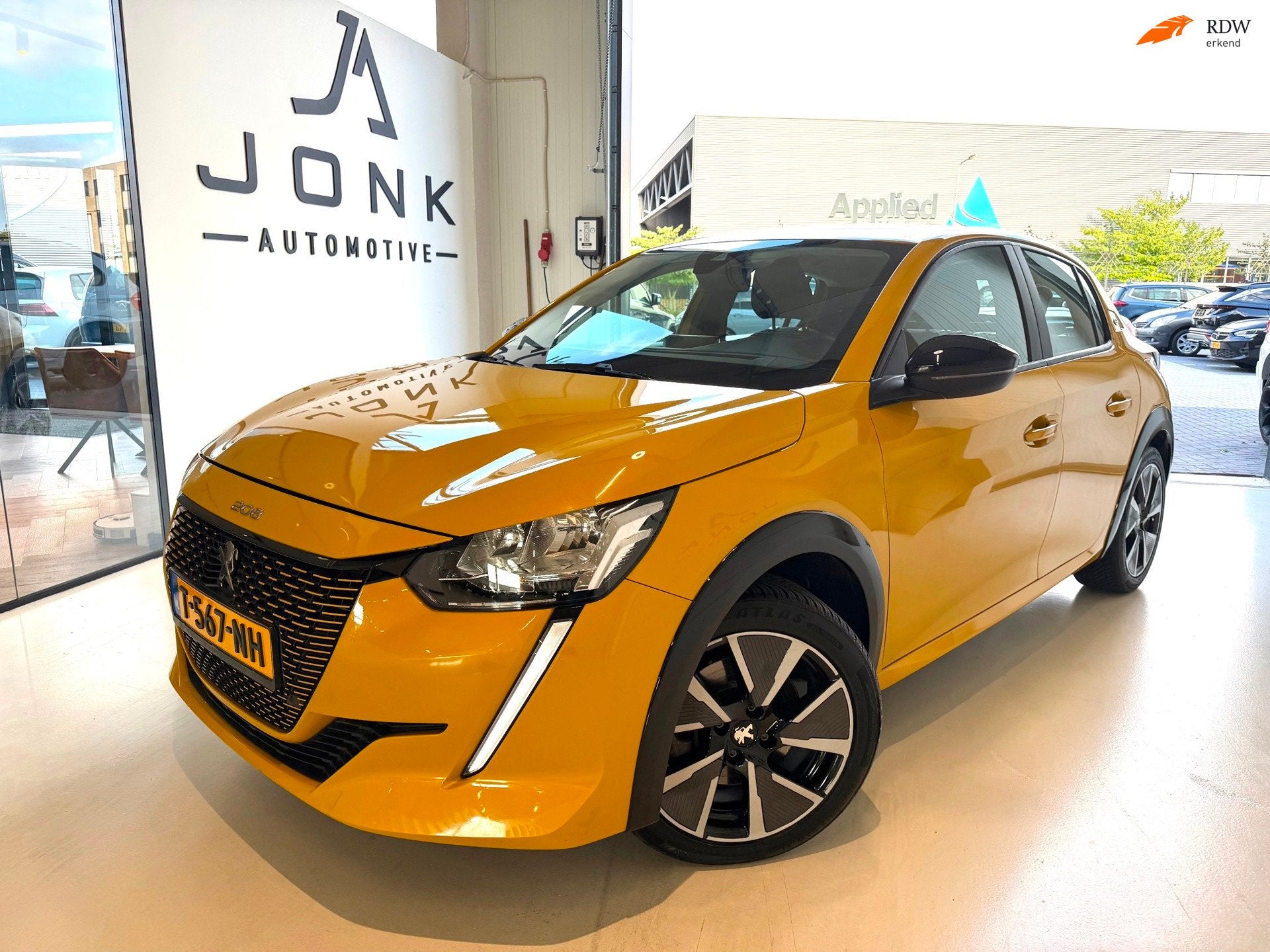 Peugeot E-208 EV Active 50 kWh. Garantie Apk, Auto's, Dealer onderhouden, 136 pk, Gebruikt, Zwart