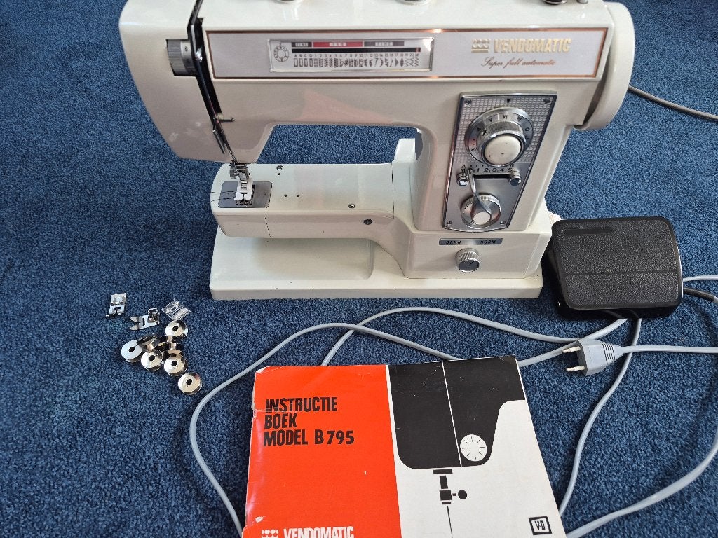 Topmodel Vendomatic B795, Ophalen, Zo goed als nieuw, Naaimachine, Overige merken