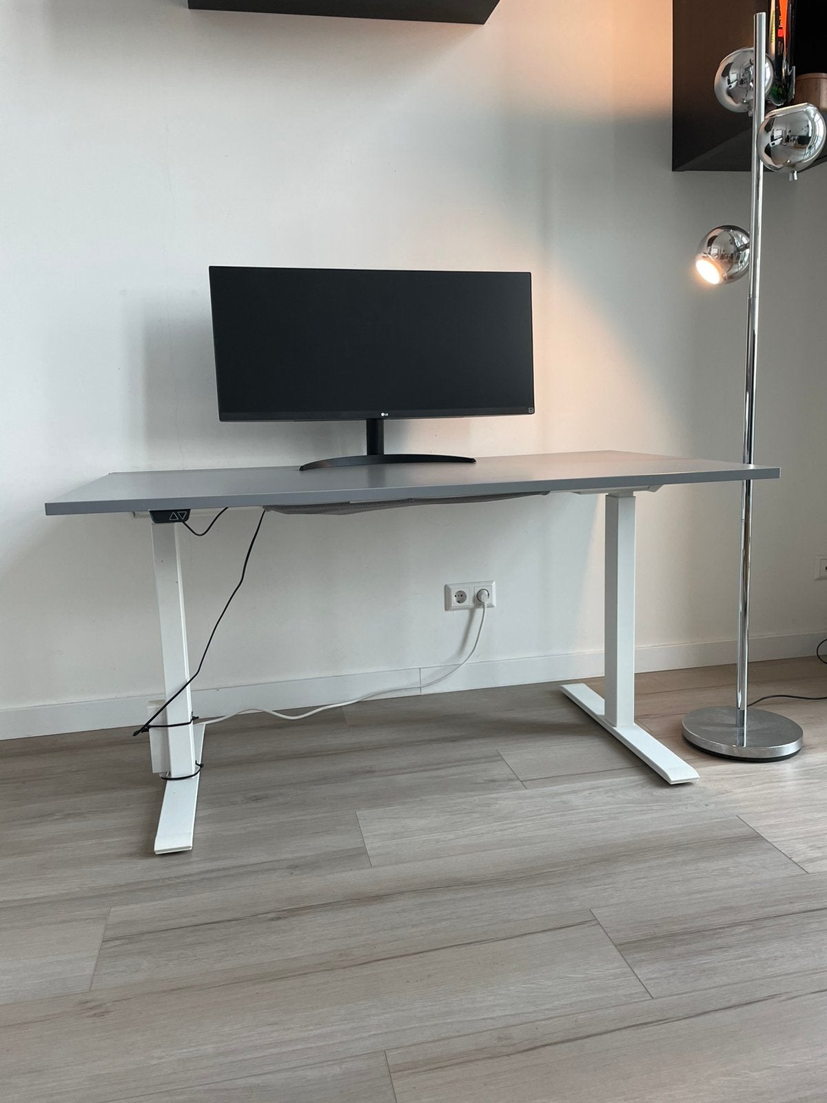 Zit/sta bureau RODULF elektrisch, Huis en Inrichting, Ophalen, Elektrisch, Zo goed als nieuw
