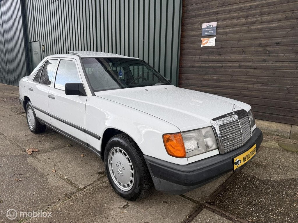 Mercedes-Benz W124 300D W124 5-Bak-Sch.dak-trekhaak, Auto's, Oldtimers, Mercedes-Benz, Blauw, Sedan, Te koop