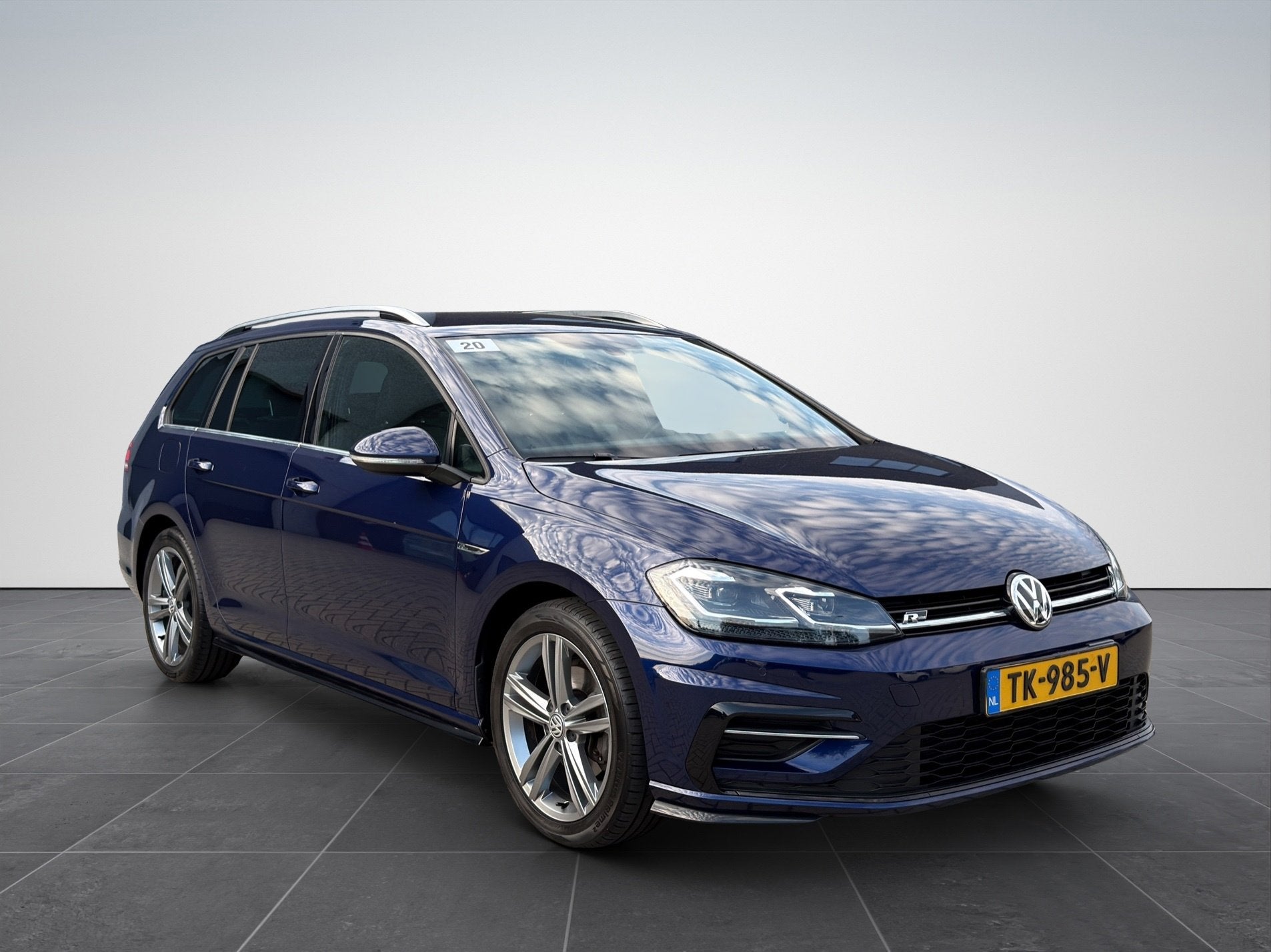 Volkswagen Golf Variant 1.0 TSI Highline / R-Line / Virtual, Auto's, Voorwielaandrijving, Dealer onderhouden, 1195 kg, Gebruikt