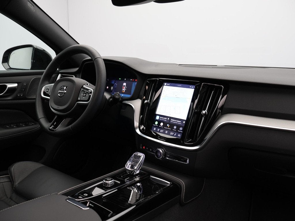 Volvo V60 T8 455PK Plug-in hybrid AWD Plus Dark / Panoramada, Automaat, Gebruikt, 4 cilinders, 455 pk