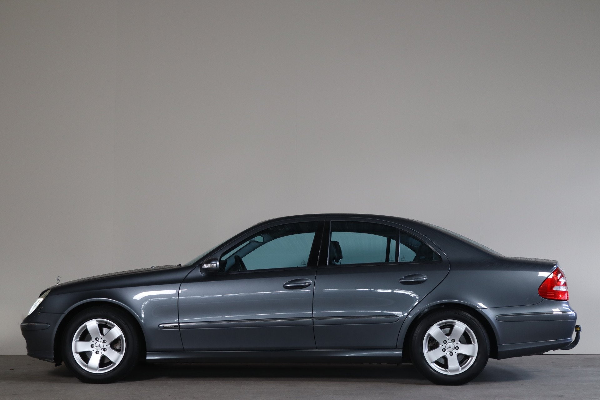 Mercedes-Benz E-Klasse 280 Avantgarde NL-Auto! ZEER NETTE AU, Auto's, Automaat, Gebruikt, Leder en Stof, Bedrijf