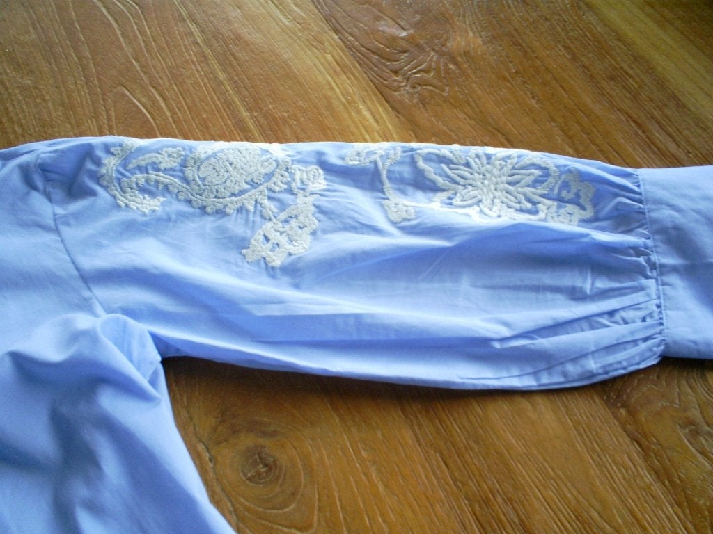 NIEUW __ blouse van JS MILLENIUM mt. M borduursel op de mouw, Maat 38/40 (M), Nieuw, JS MILLENIUM, Verzenden