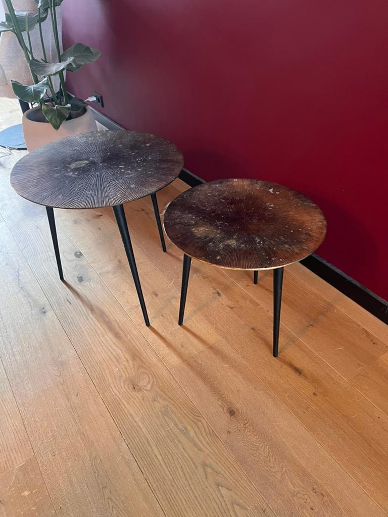Olie vlek bijzettafels van Loods5, wel verkleurd, Minder dan 55 cm, Gebruikt, Rond, Ophalen