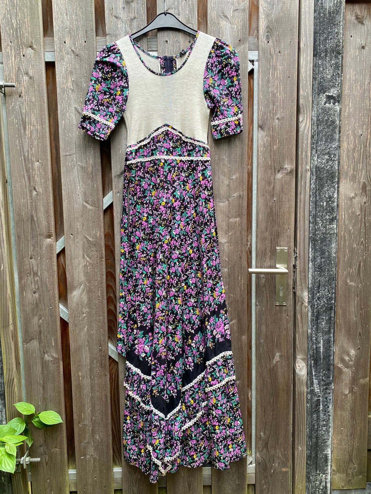 Vintage lange gebloemde jurk met stroken en kant,  jaren ‘70, Maat 38/40 (M), Overige kleuren, Ophalen of Verzenden, Zo goed als nieuw