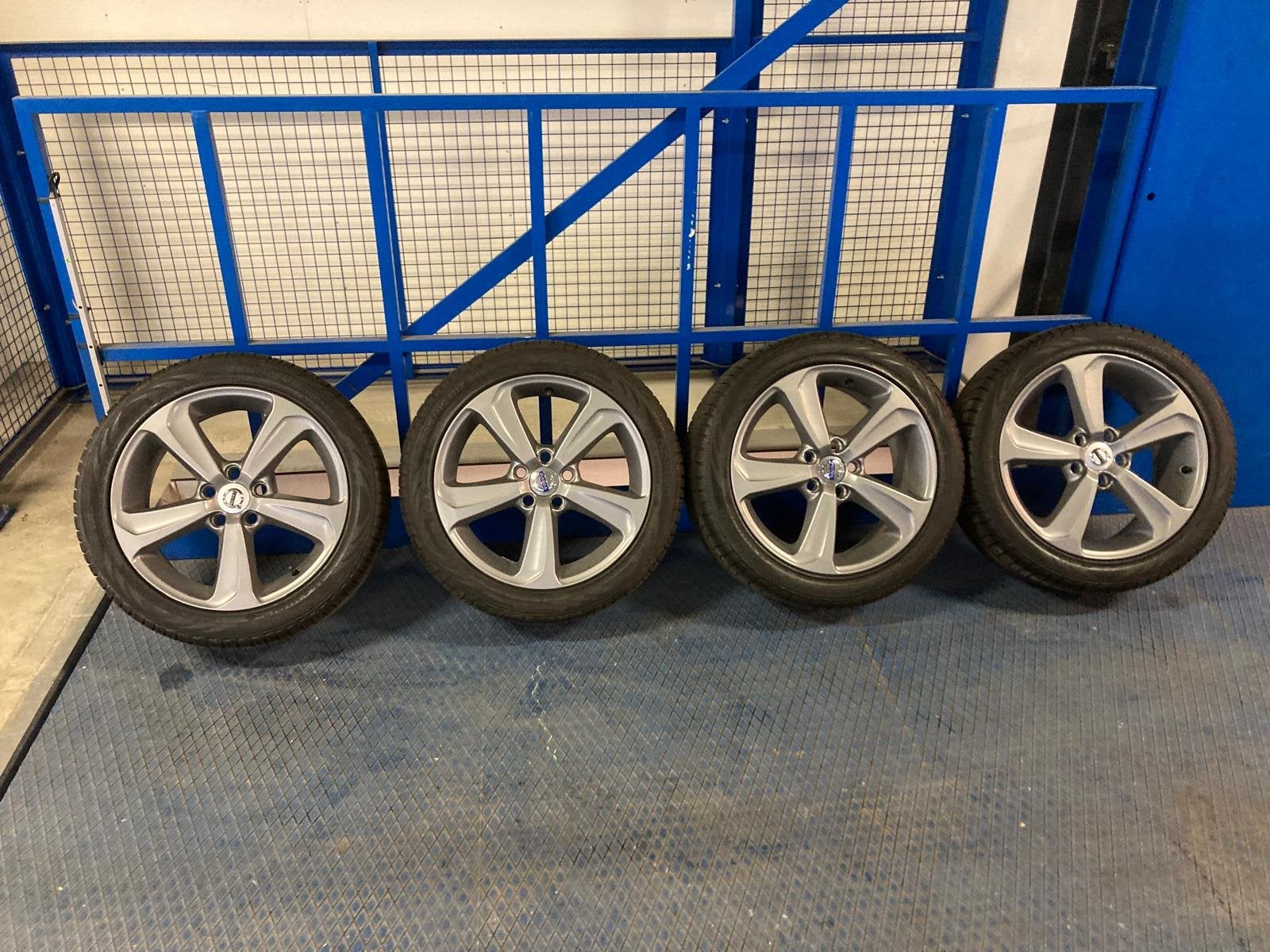 17'' Segomo - V40 - Nokian WR A3 - 225/45 R17, Auto-onderdelen, Banden en Velgen