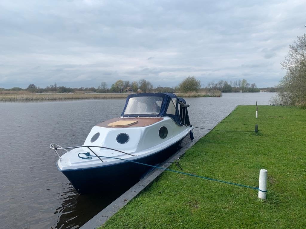 Compacte Kajuitboot met Buitenboordmotor en trailer, Overige merken, Gebruikt, Afdekzeil, Kajuitboot