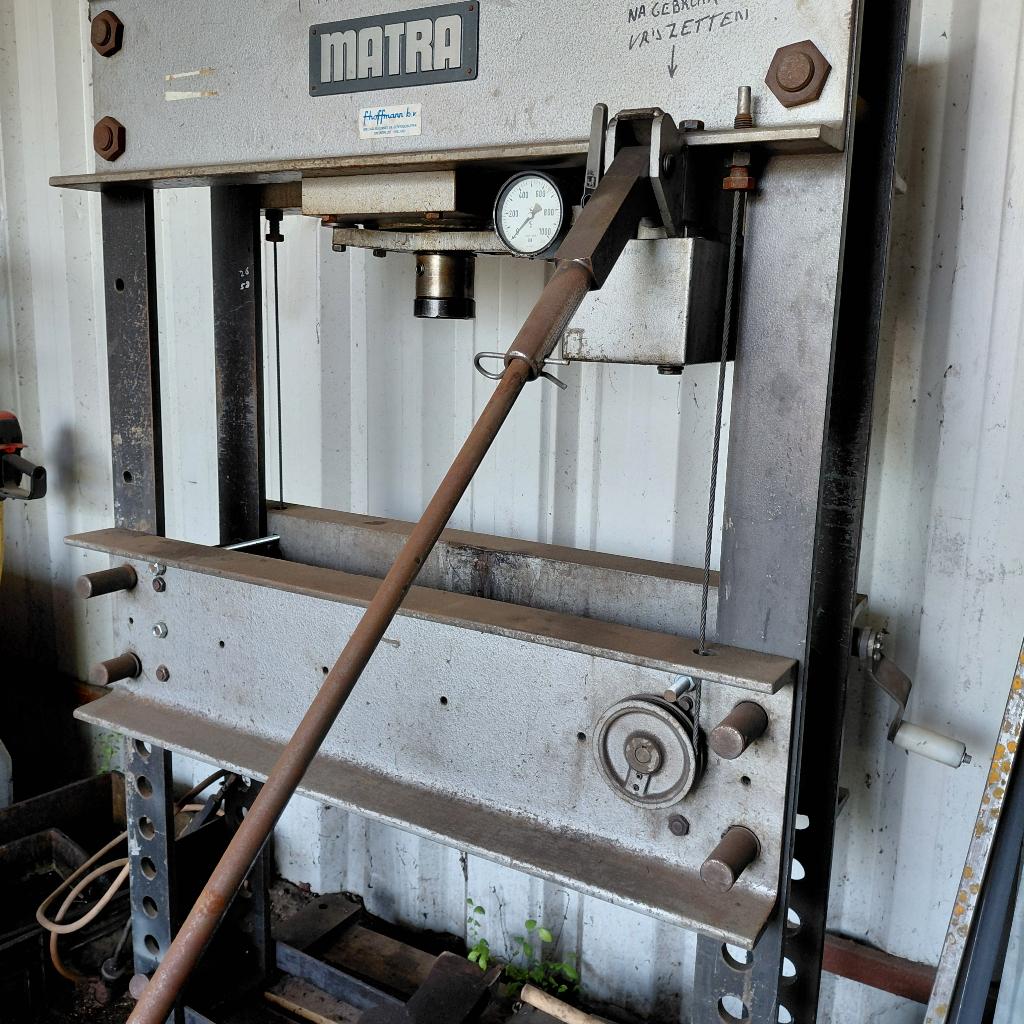 MATRA Werke GMBH Zware Werkplaatspers, Ophalen