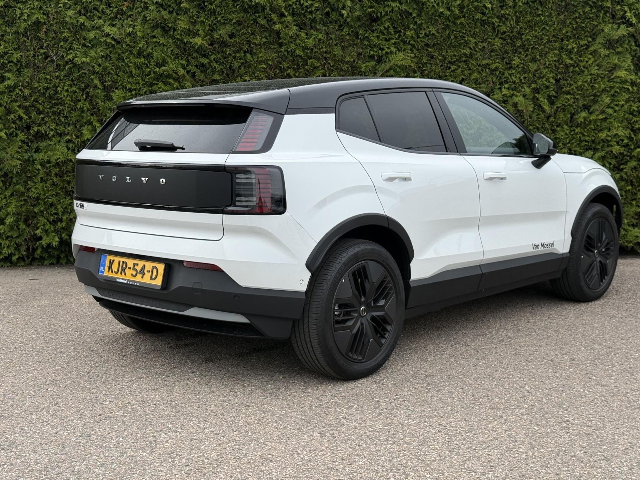 Volvo EX30 Cross Country P8 AWD Ultra 69 kWh | Pano dak | BL, Leder en Stof, Origineel Nederlands, Vierwielaandrijving, 1600 kg