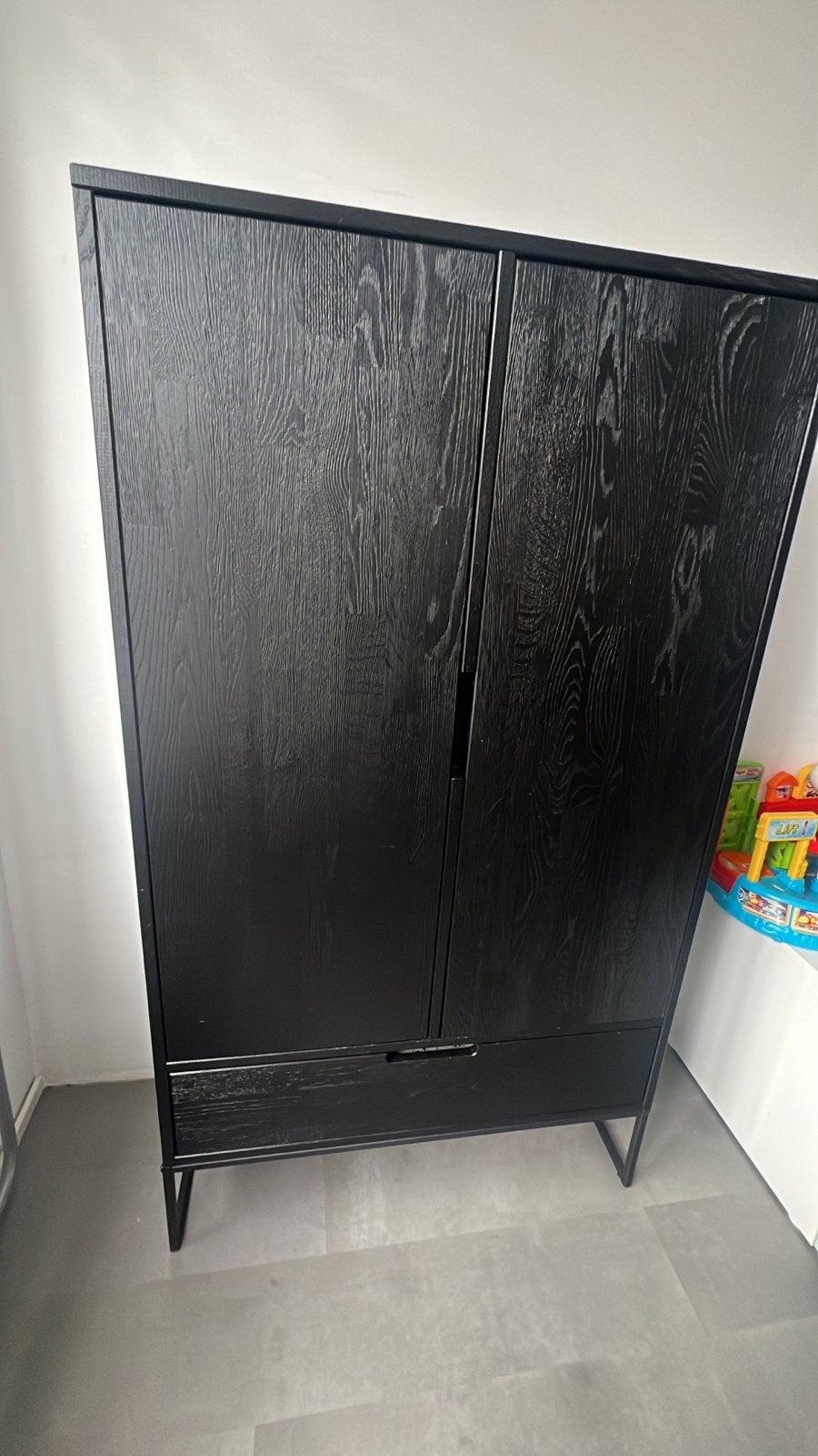WOOOD Silas wandkast zwart, essenhout, 85x36x149 cm, Ophalen, Zo goed als nieuw