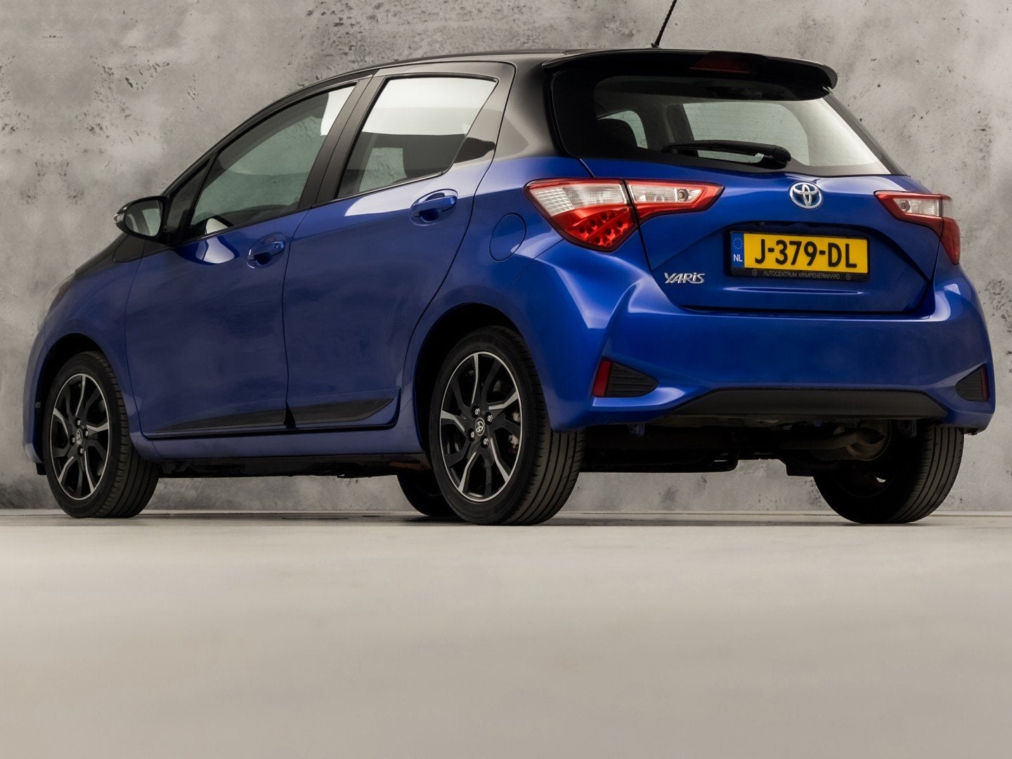 Toyota Yaris 1.5 Hybrid Sport 136Pk Automaat (NAVIGATIE, CLI, 12 maanden, 4 cilinders, Bedrijf, Hybride Elektrisch/Benzine