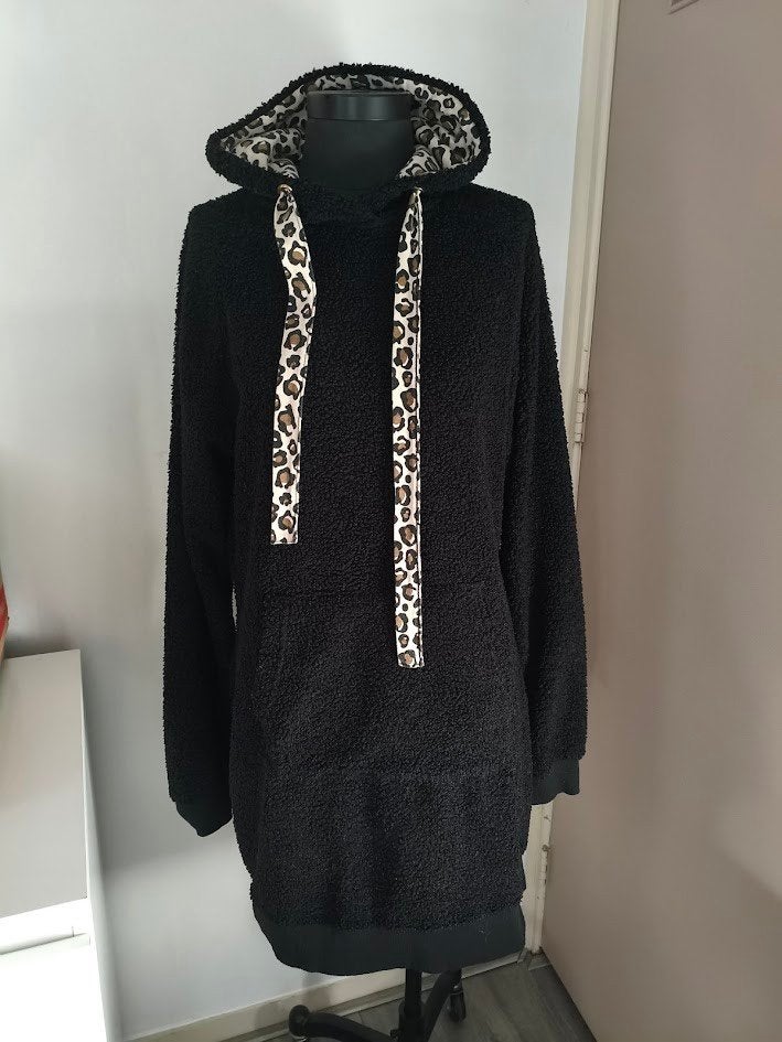 Patty Brard teddy lounge jurk zwart en panterprint, Kleding | Dames, Zwart, Ophalen of Verzenden, Zo goed als nieuw, Maat 36 (S)