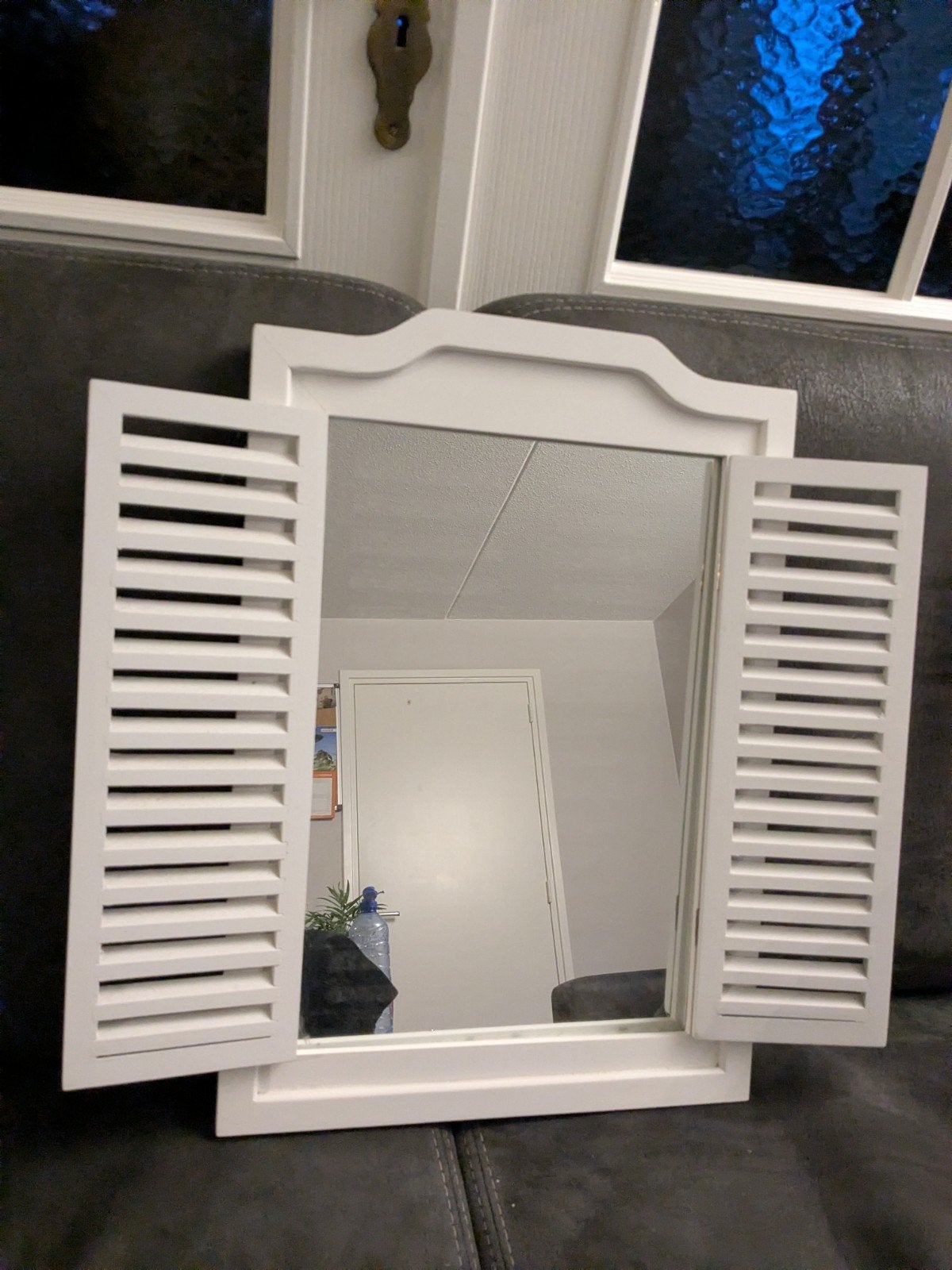 Decoratieve spiegel met luiken, wit, kaptafel spiegel, Huis en Inrichting, Ophalen, Minder dan 50 cm, Zo goed als nieuw, Minder dan 100 cm