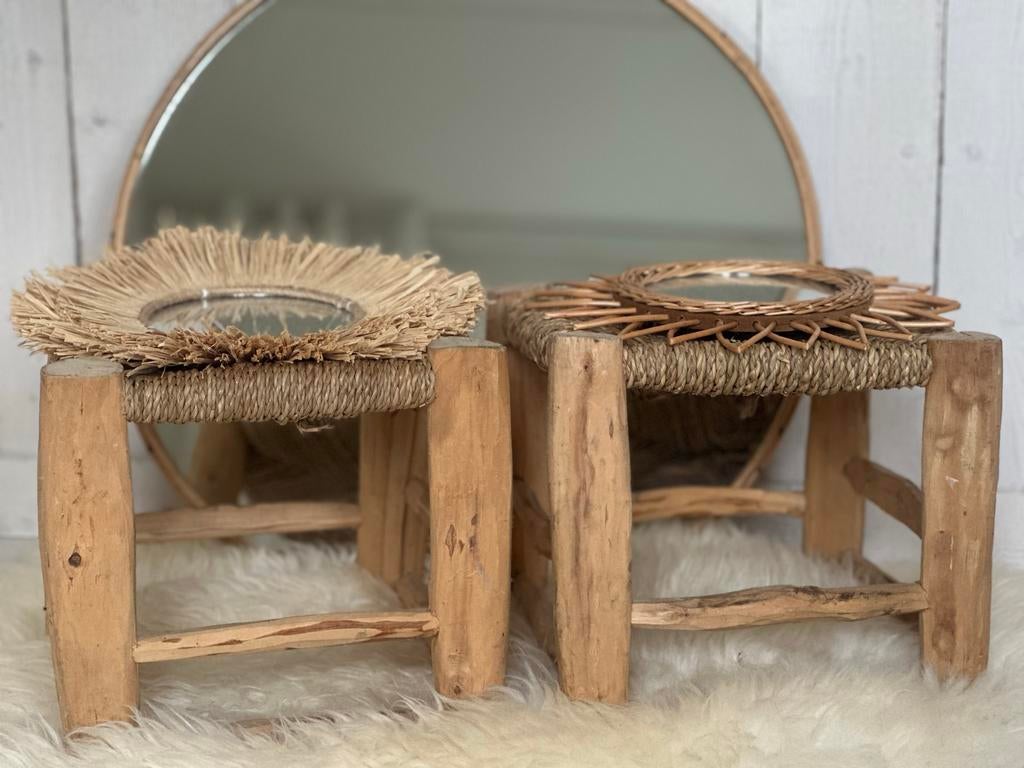 Set van 2 rustieke houten krukjes met gevlochten zitting, Huis en Inrichting, Krukjes, Ophalen, Zo goed als nieuw, Hout
