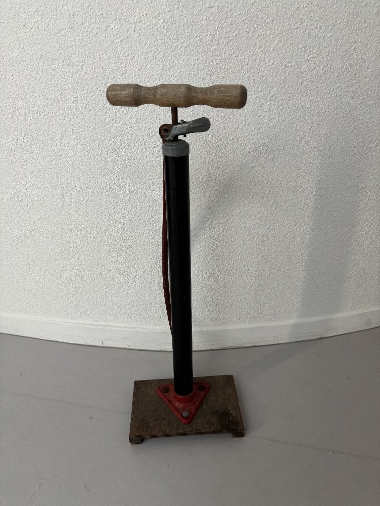 Vintage fietspomp met houten handvat, Ophalen of Verzenden, Gebruikt
