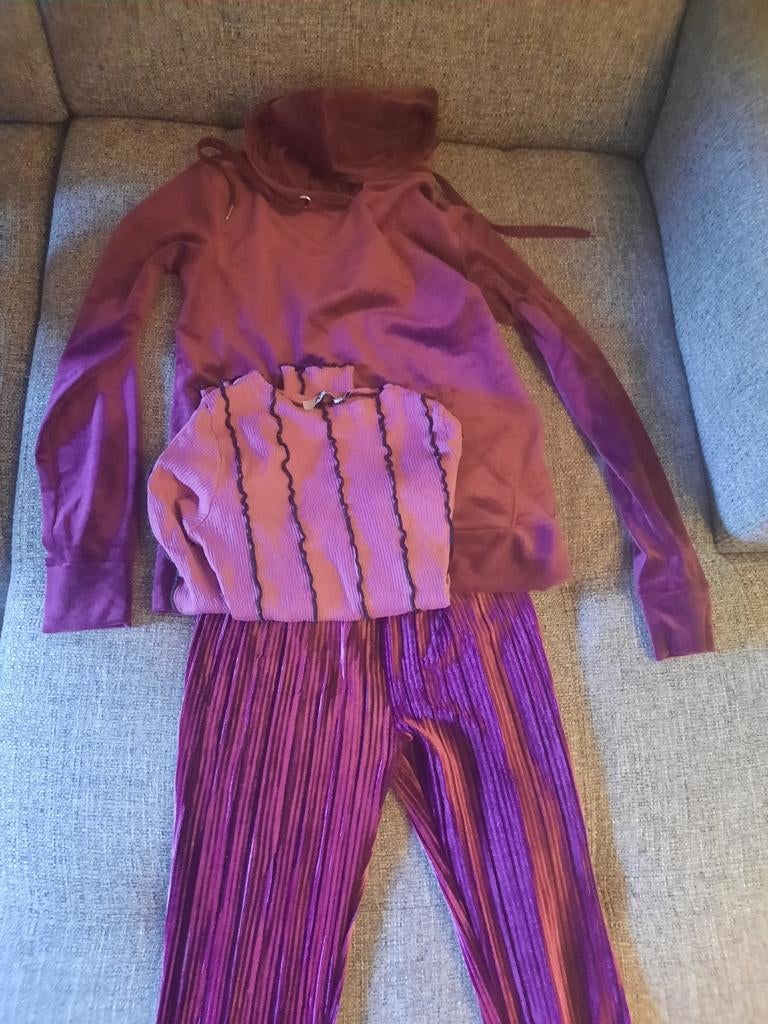 Paars setje met onder truitje gemiddelde maat 152, Kinderen en Baby's, Kinderkleding | Maat 152, Meisje, Ophalen of Verzenden