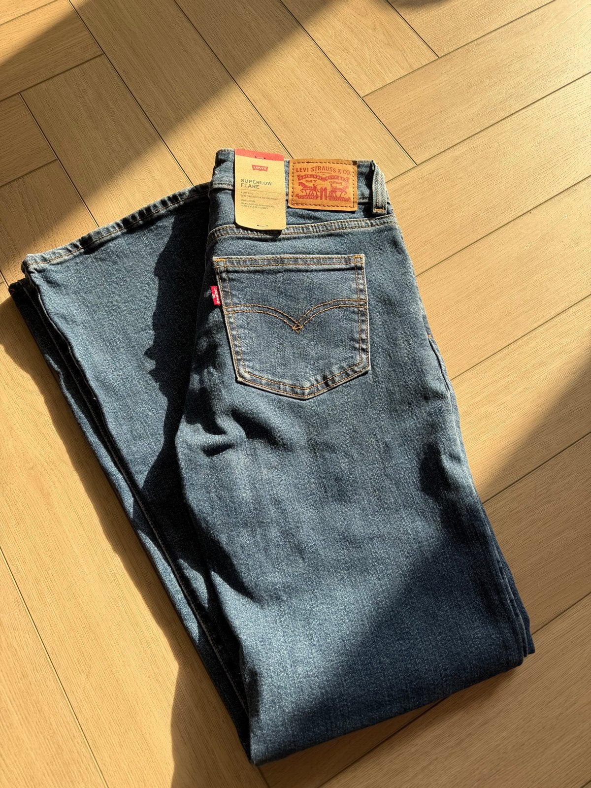 Levi's Superlow Flare Jeans - Maat W27 L32, Ophalen of Verzenden, Nieuw, Blauw, W27 (confectie 34) of kleiner