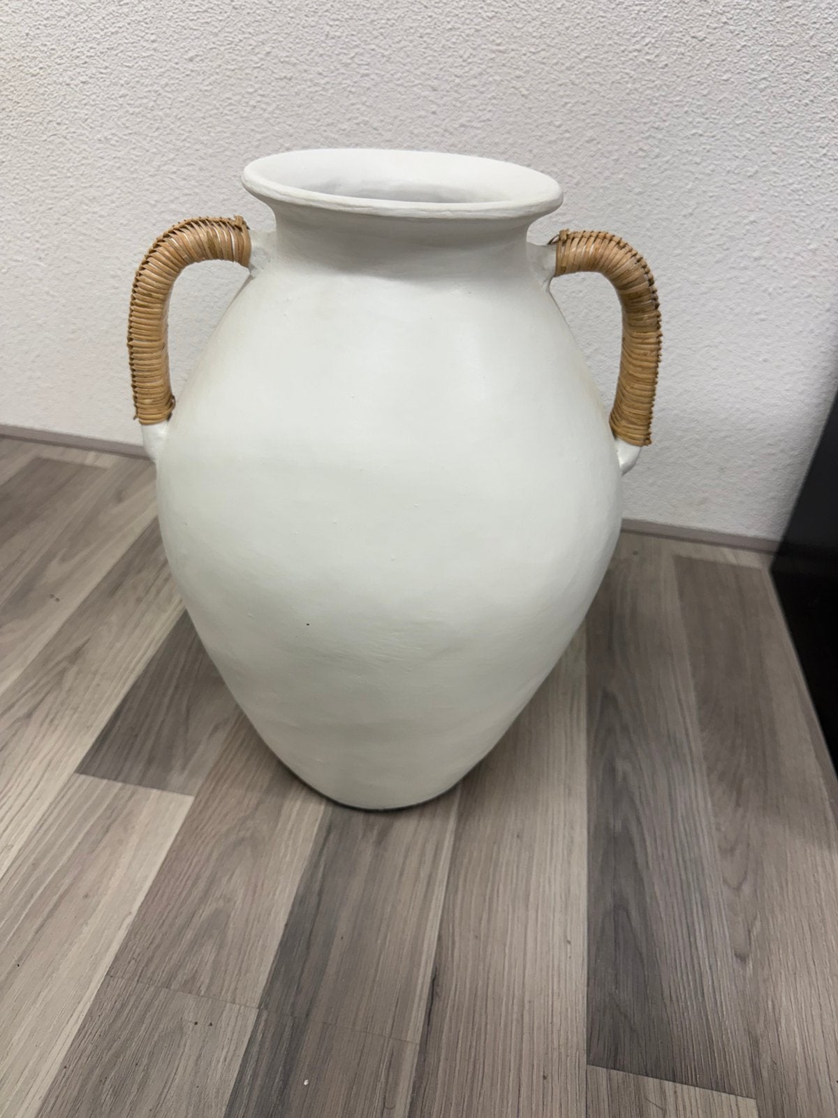 Large Clay Pot with Rattan Handles – 45 cm (White)|Handmade, Ophalen, Wit, Aardewerk of Porselein, Nieuw
