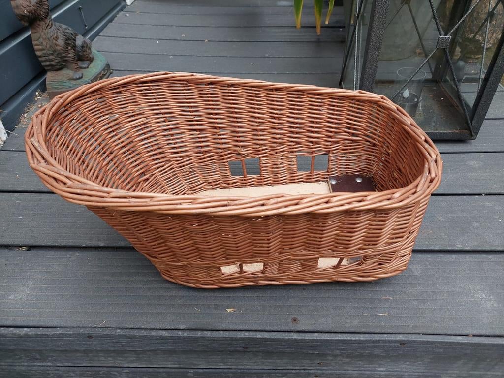 Grote rieten fietsmand met bagagedrager bevestiging, Ophalen of Verzenden, Gebruikt, Fietsmand, Stuurbevestiging