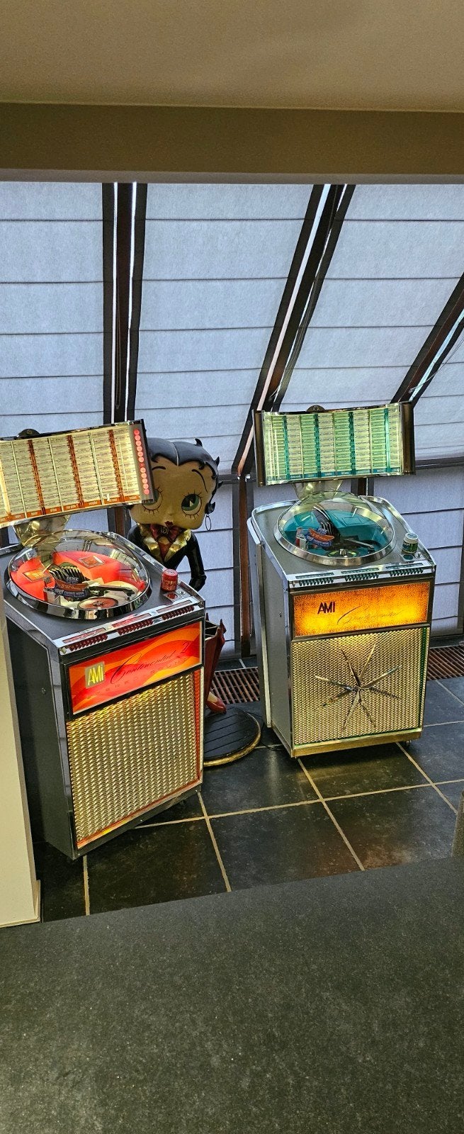 AMI Continental 2 Jukebox met wallbox, Verzamelen, Automaten | Jukeboxen, Ophalen, Zo goed als nieuw, 1960 tot 1970, Ami