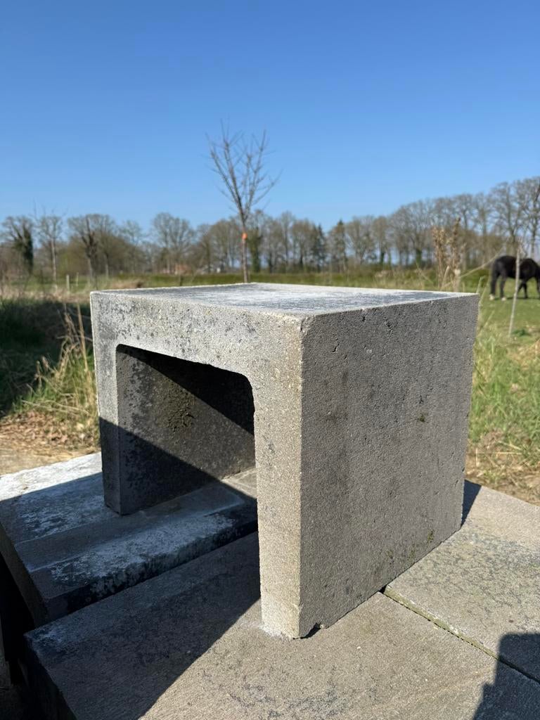 Beton blokken, Ophalen, Zo goed als nieuw