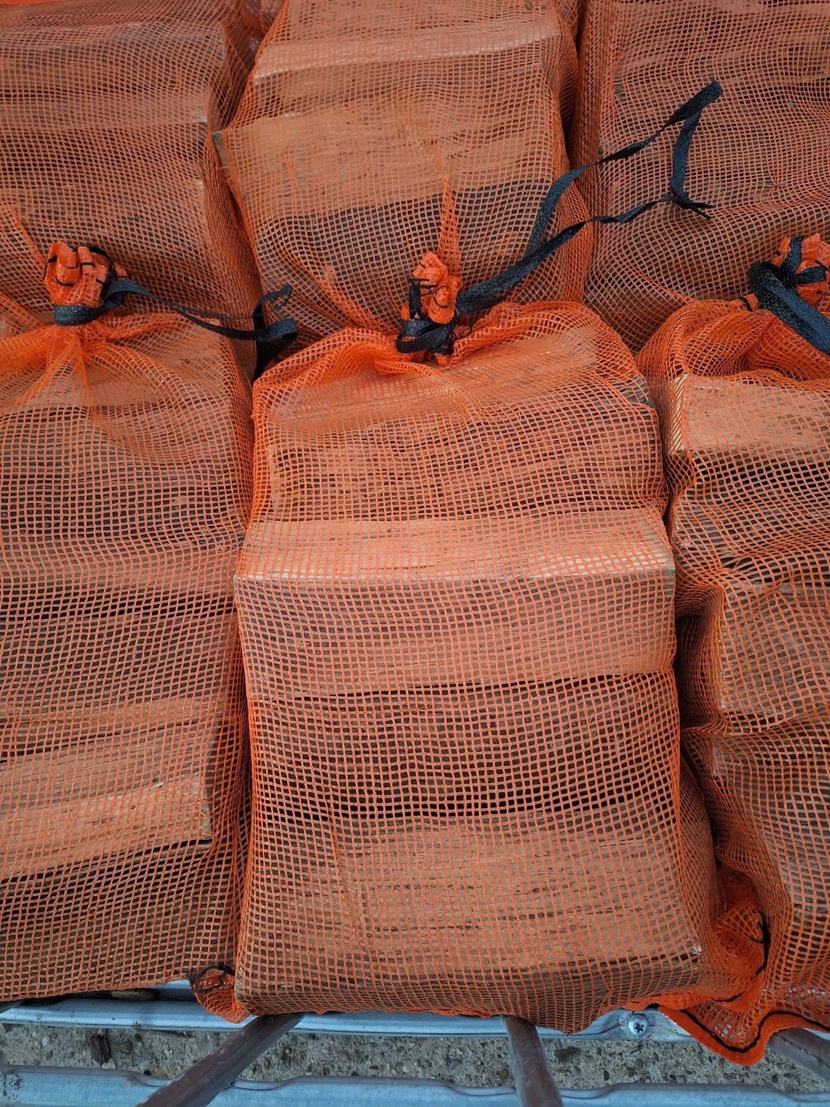 Zakken ovengedroogd Haagbeuk te koop, 6 m³ of meer, Ophalen, Beukenhout, Blokken