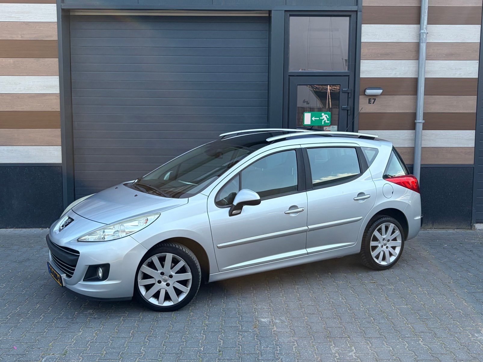 Peugeot 207 1.6 16V SW AUT Grijs - Automaat - Cruise Control, Zwart, Origineel Nederlands, 600 kg, 119 pk