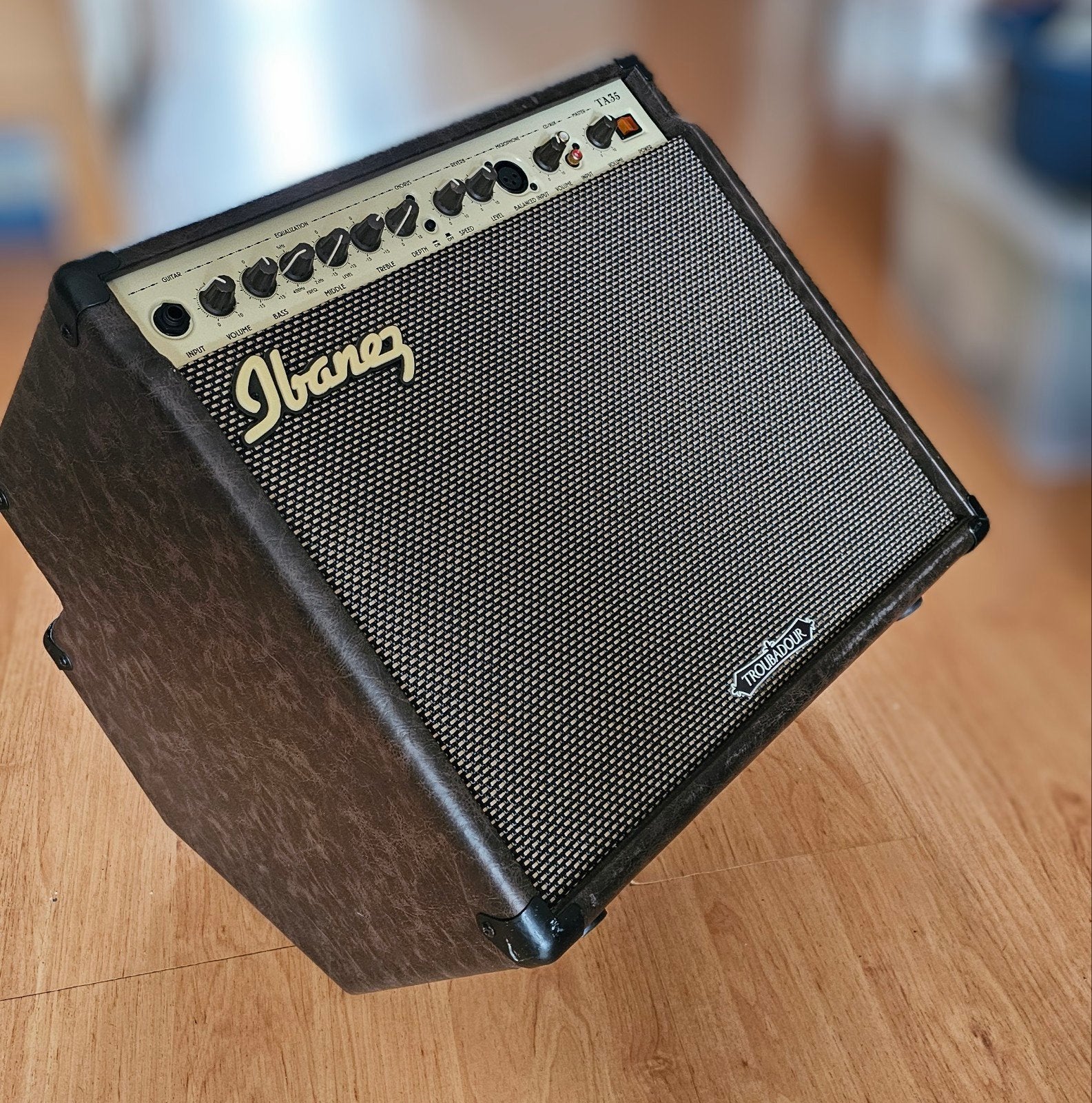 Ibanez Troubadoer TA35 akoestische versterker, Ophalen