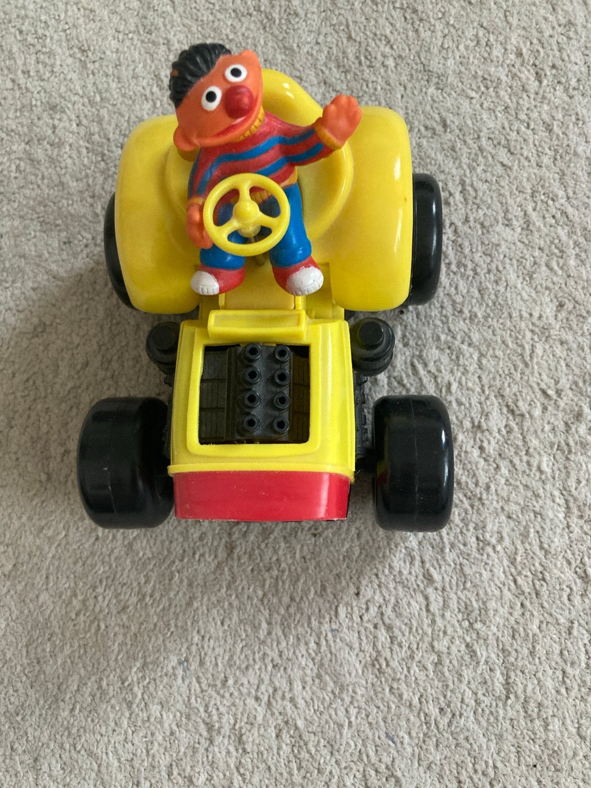Vintage Sesamstraat Ernie in auto speelgoed, Ophalen of Verzenden, Zo goed als nieuw, Jongen of Meisje