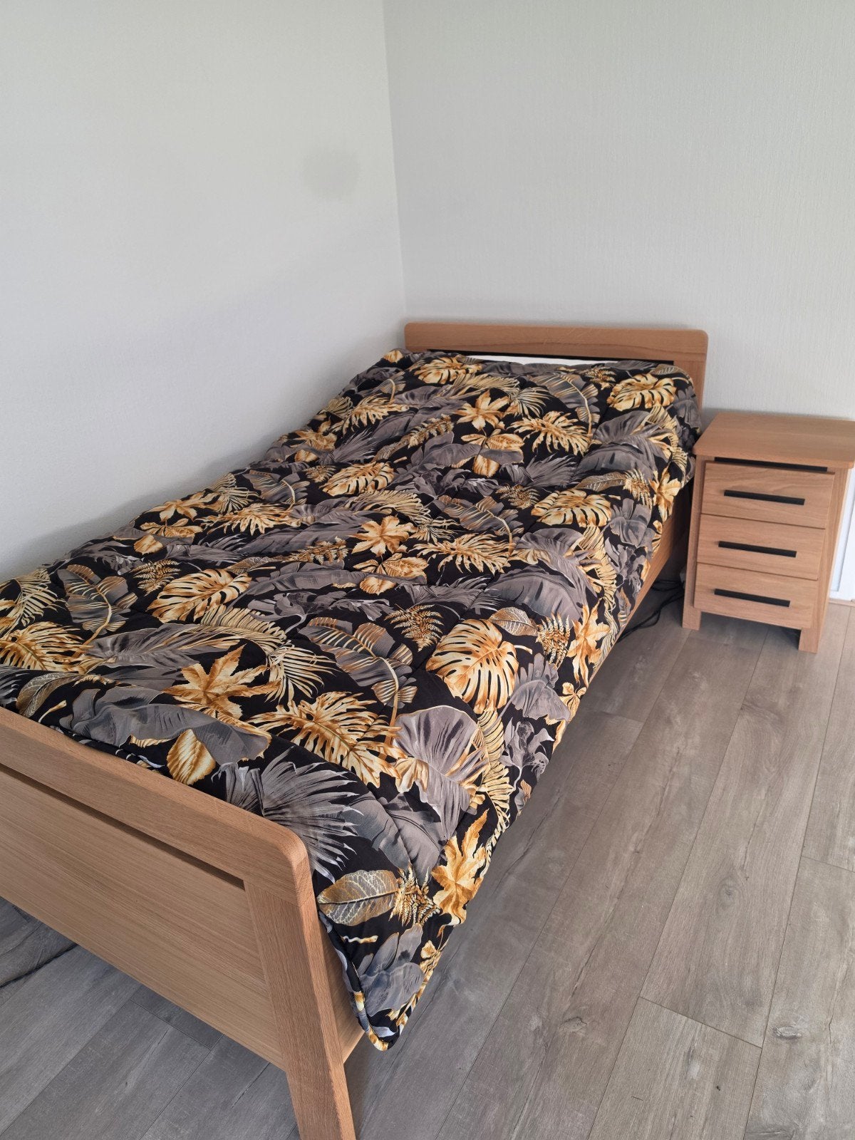 Seniorenbed inclusief nachtkastje, Ophalen, Eenpersoons, Bruin, 200 cm