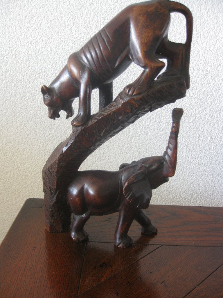 Mooi houtsnijwerk van een olifant en een tijger., Antiek en Kunst, Ophalen of Verzenden, Hout, Houtsnijwerk