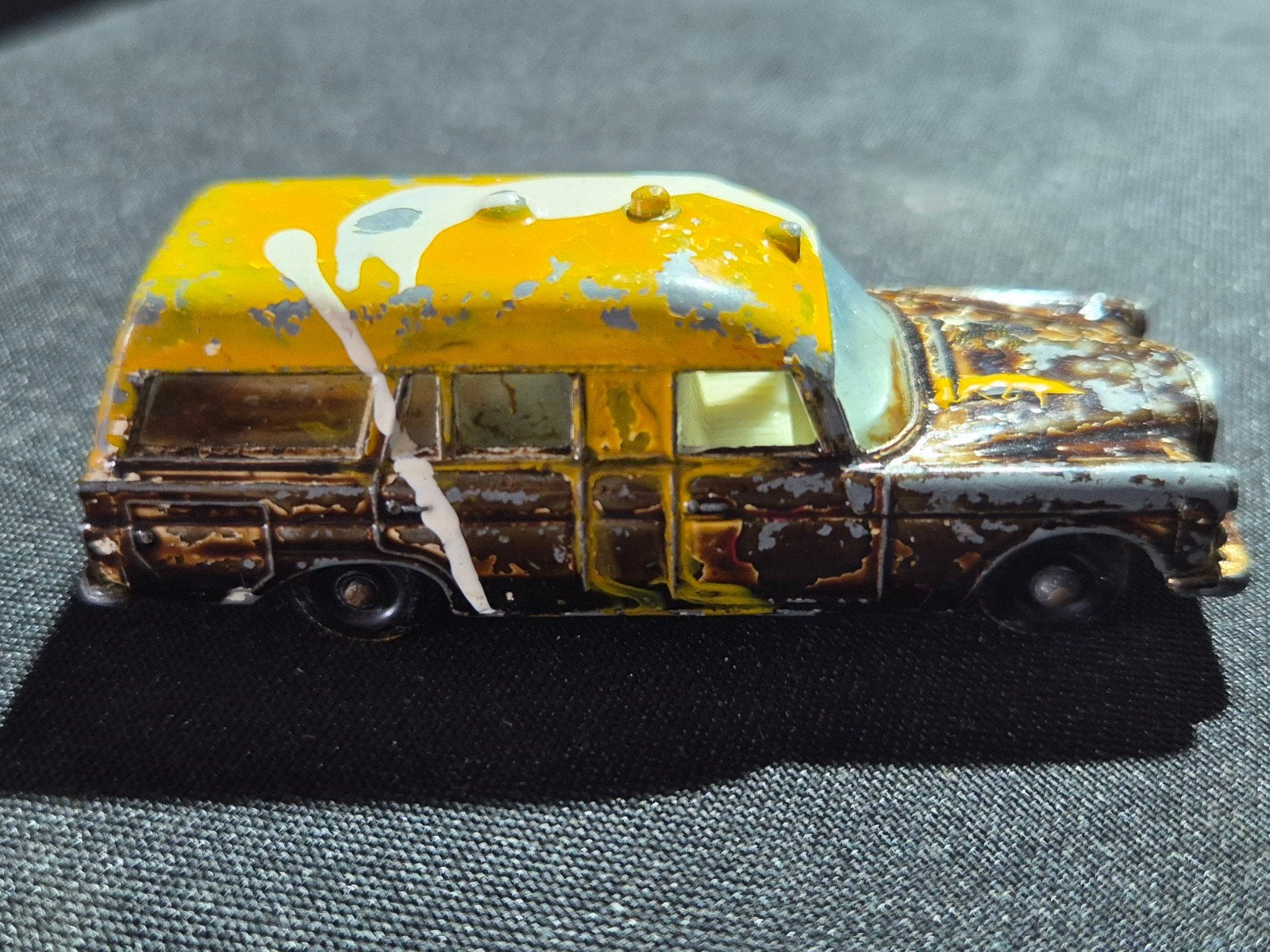 Matchbox Mercedes Benz Binz Ambulance (Gebruikt), Ophalen of Verzenden, Gebruikt, Auto, Matchbox