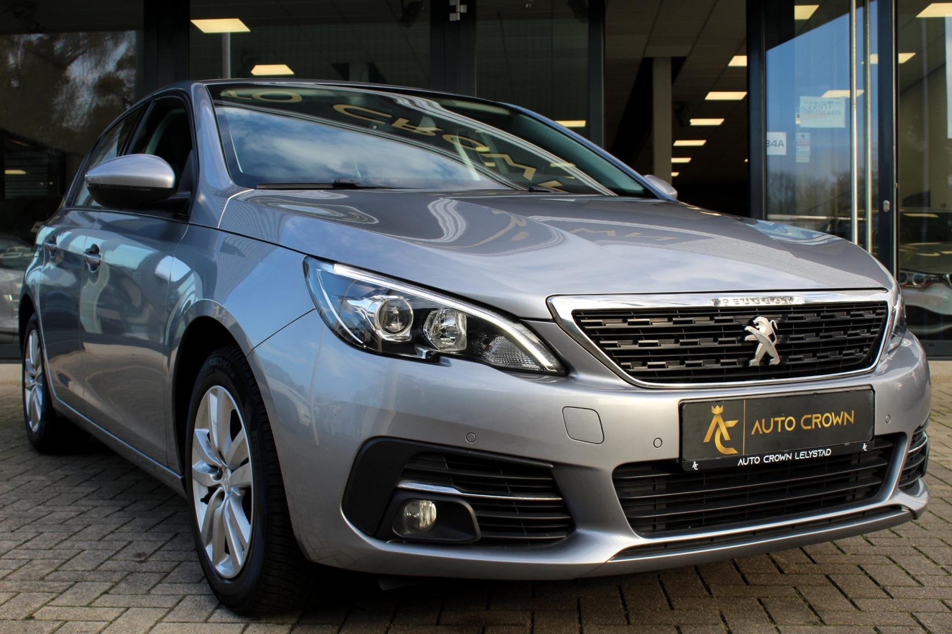 Peugeot 308 1.2 PureTech Blue Lease BJ.2020 virtual cockpit!, Voorwielaandrijving, Gebruikt, Euro 6, 23 km/l