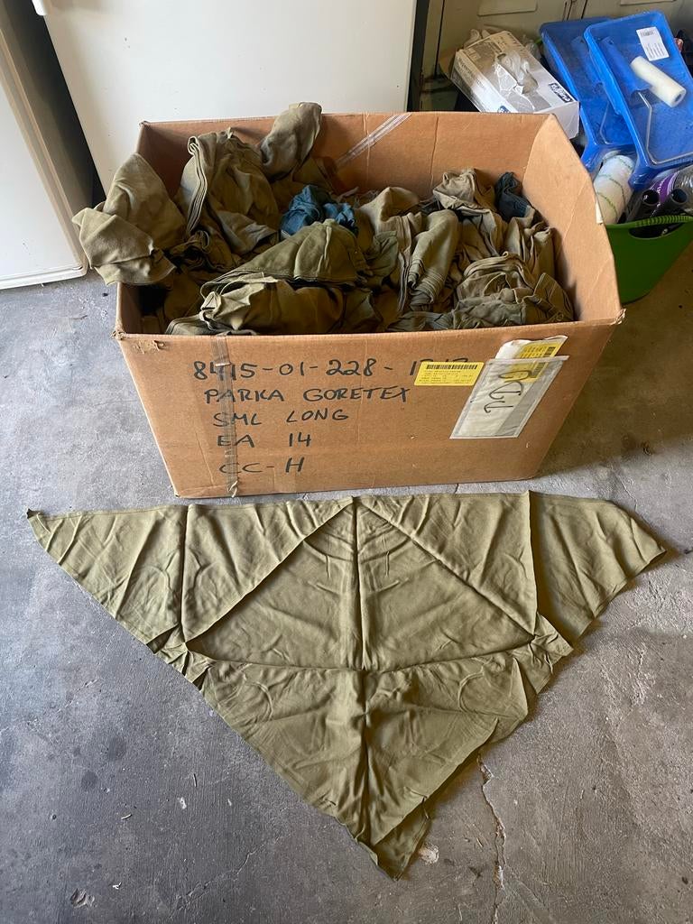 Doos vol leger mitella's - Militair verband, Verzamelen, Militaria | Algemeen, Landmacht, Kleding of Schoenen, Nederland, Ophalen of Verzenden