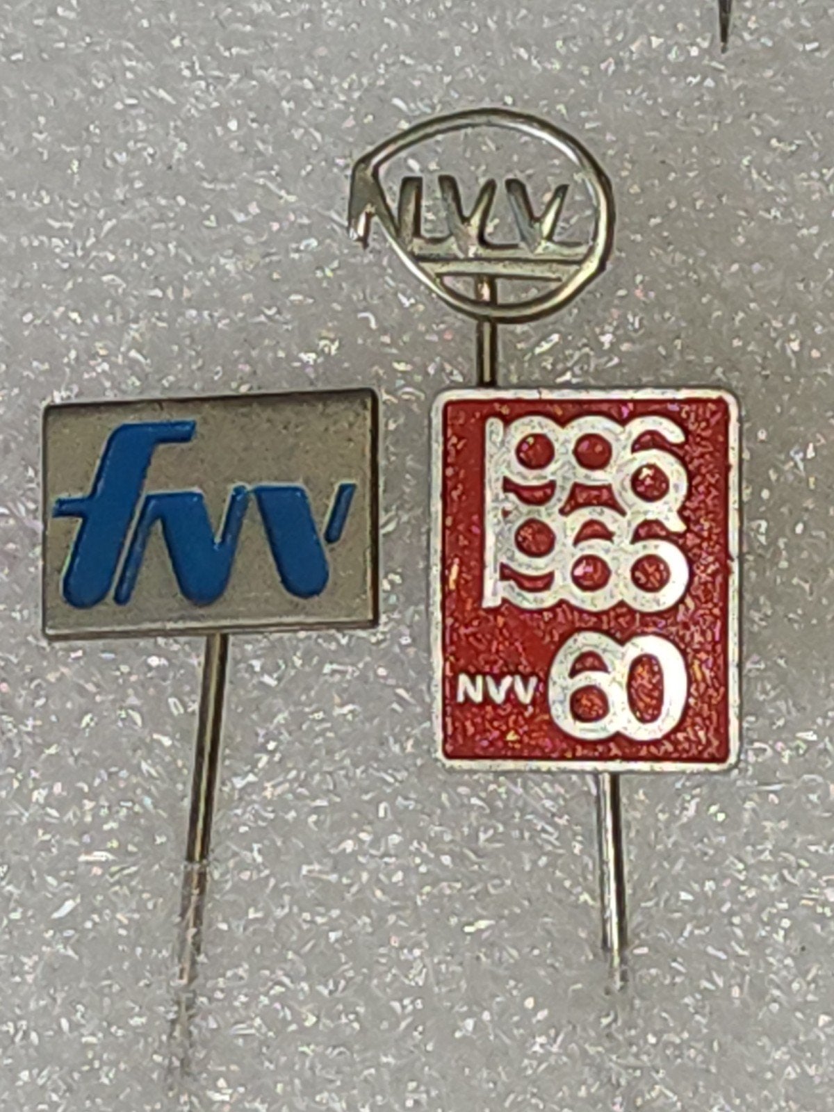 3 Speldjes NVV - FNV: Vakbondshistorie Collectie, Ophalen of Verzenden, Gebruikt, Overige onderwerpen, Speldje of Pin