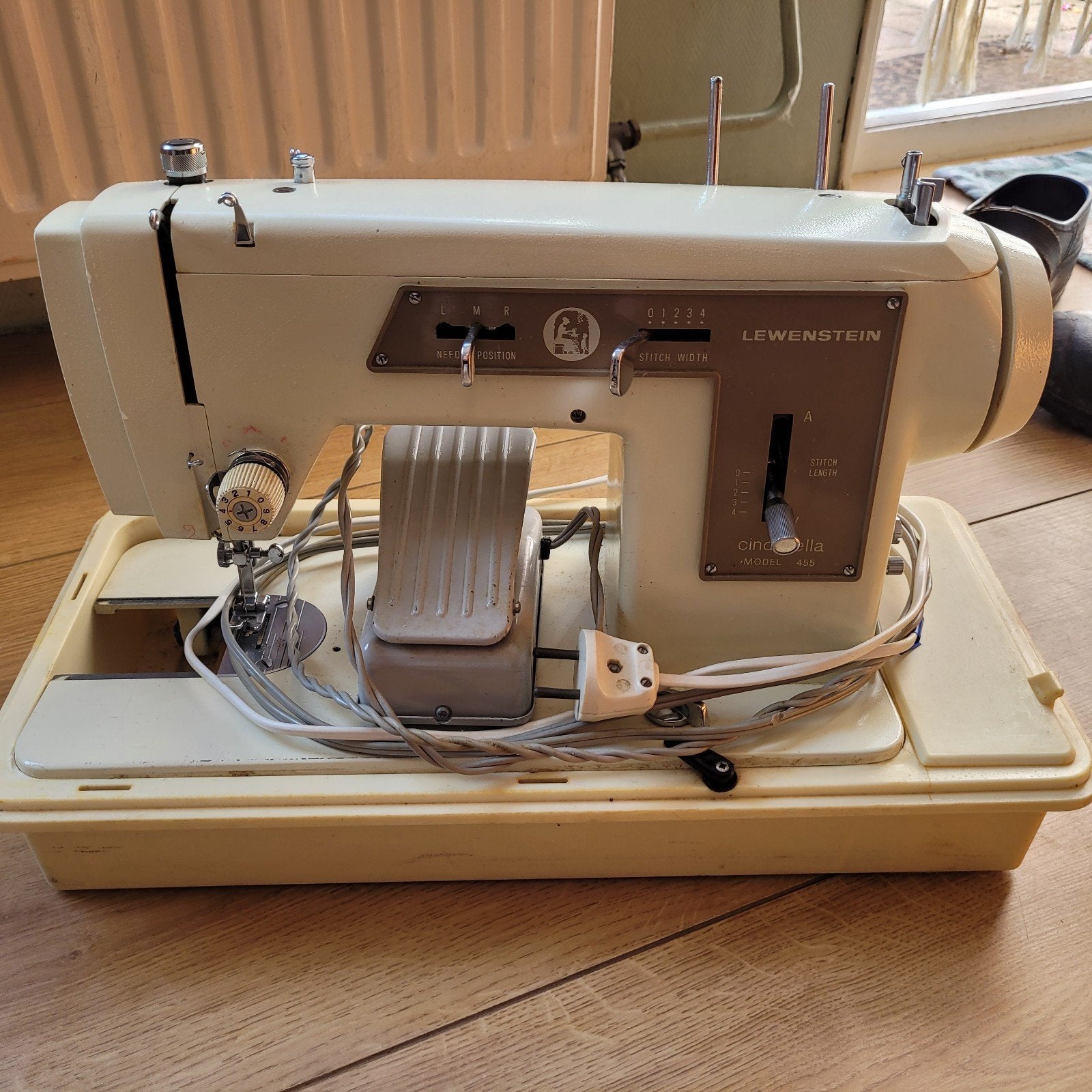 Lewenstein Cinderella Model 459 Naaimachine, Hobby en Vrije tijd, Ophalen, Gebruikt, Naaimachine, Lewenstein
