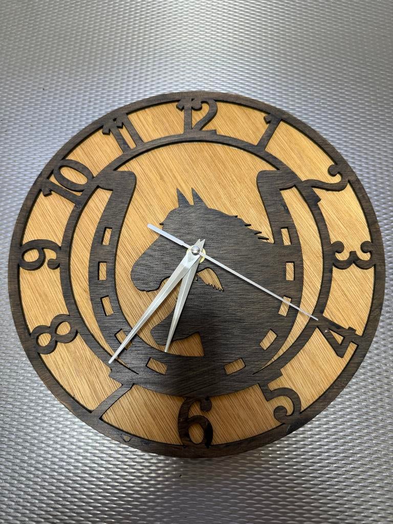 Klok met paarden&hoefijzer Design, Ophalen of Verzenden