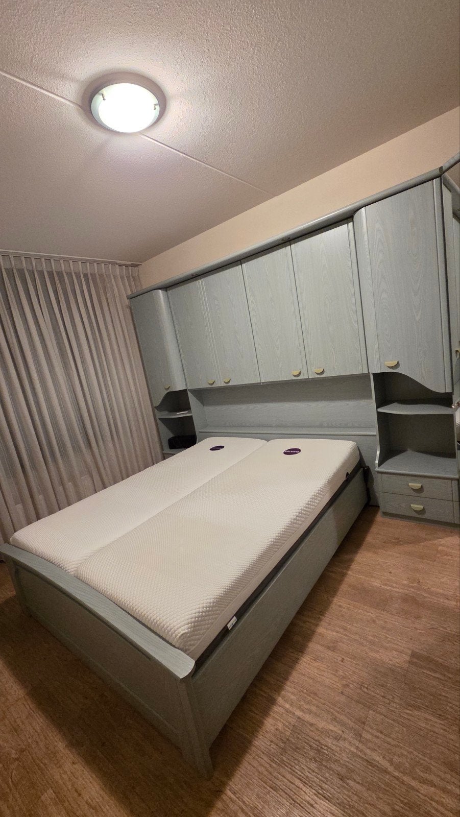 Tweepersoonsbed met kastenwand en matrassen, Ophalen, Gebruikt, Tweepersoons, Modern, geïntegreerd