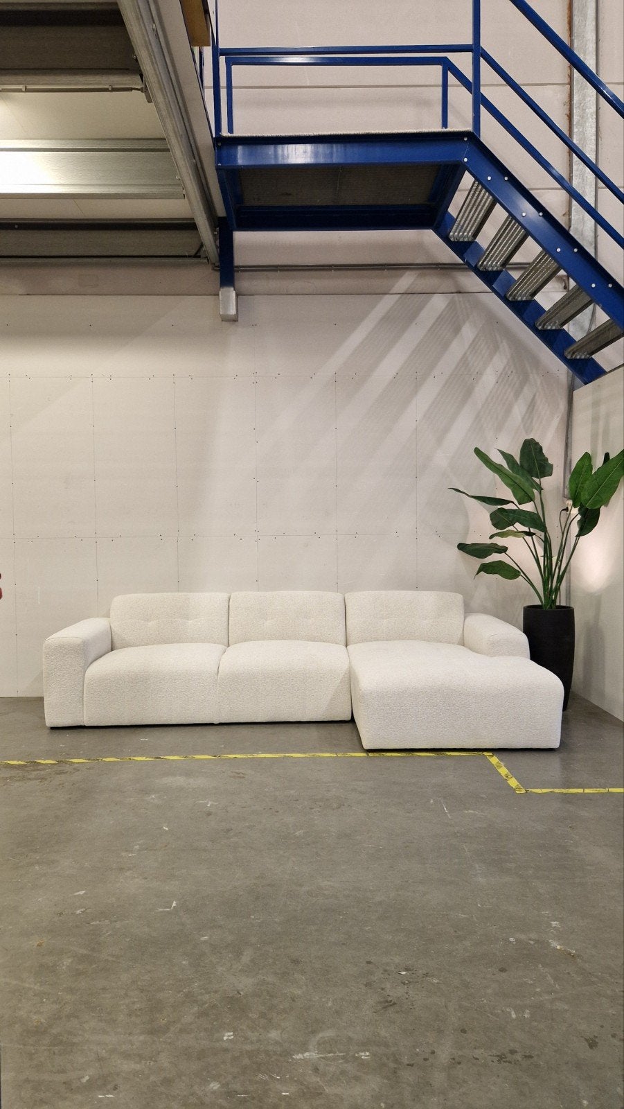 Foto 13 van Nieuwe Luxe Hoekbank Crème 310x155 cm Showroommodel