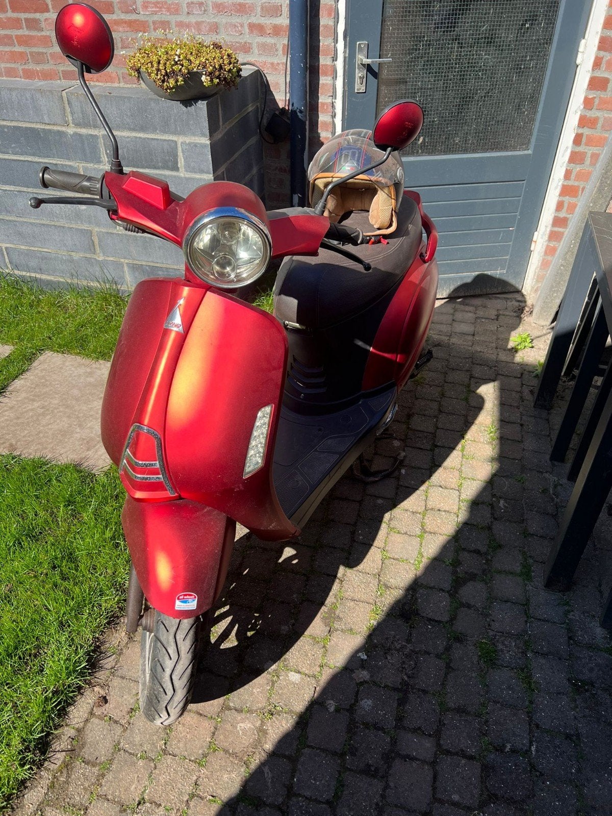 Teab rode Turbo snorscooter met helm, Fietsen en Brommers, Snorfietsen en Snorscooters, Ophalen, Gebruikt, Benzine, Overige merken