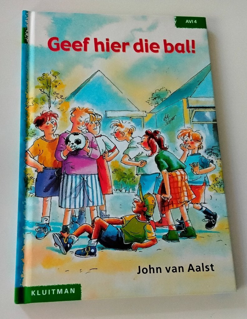 Geef hier die bal - John van Aalst --- AVI 4 / 6+ - Kluitman, Boeken, Ophalen of Verzenden, Zo goed als nieuw, John van Aalst