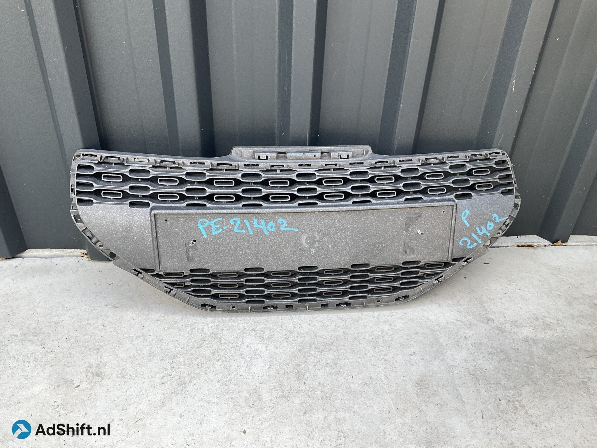 Bumper Grill Peugeot 208 9672794377 voorbumper Rooster PE:21