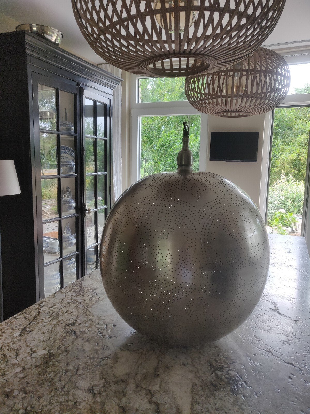 Grote zilverkleurige Marokkaanse lamp met gaatjespatroon, Ophalen, Gebruikt, Marokkaans, 50 tot 100 cm