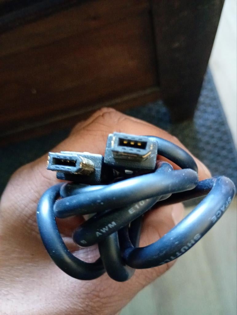 FireWire Kabel (IEEE 1394) - Shuttle-D Space, Ophalen of Verzenden, Gebruikt, Minder dan 2 meter, Overige kabels