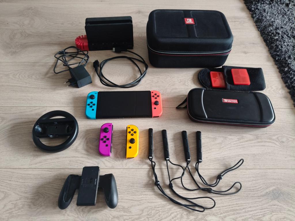 Nintendo Switch Oled met veel extra's, Switch OLED, Ophalen of Verzenden, Met 3 controllers of meer, Gebruikt