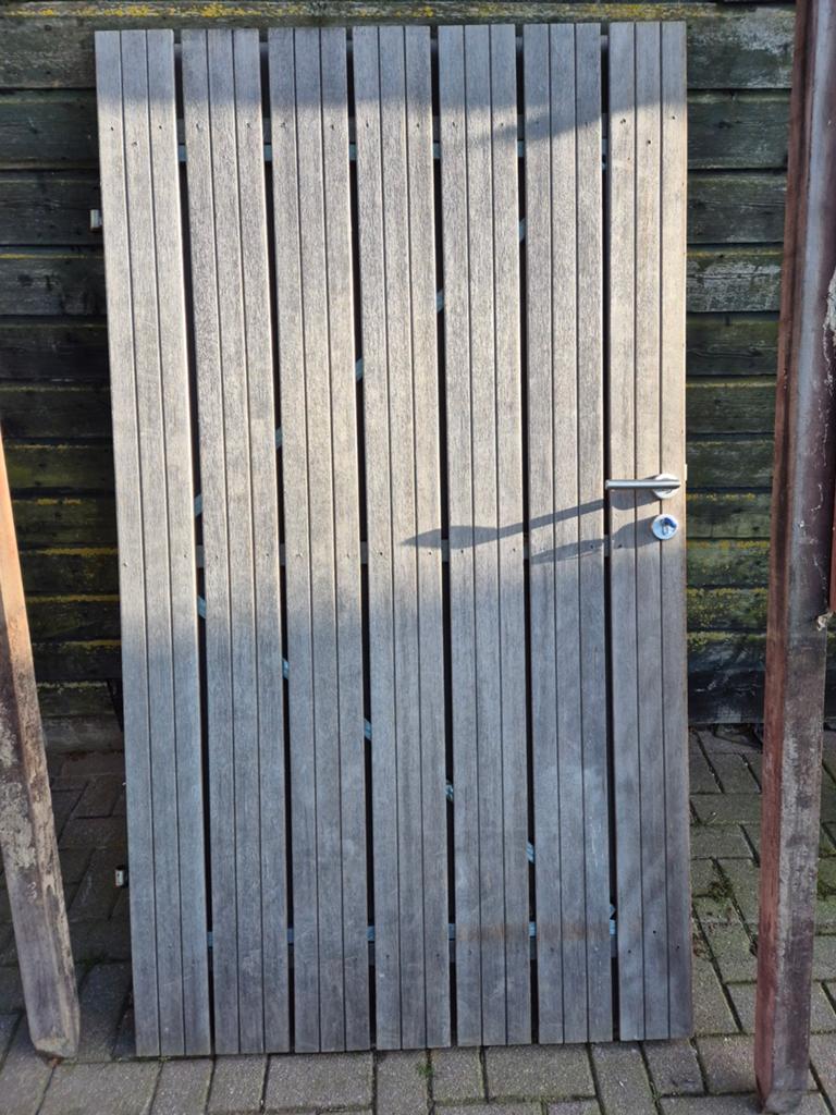 Houten looppoort met ijzeren frame en beslag, Tuin en Terras, Gebruikt, Ophalen of Verzenden, Draaipoort, 150 tot 200 cm