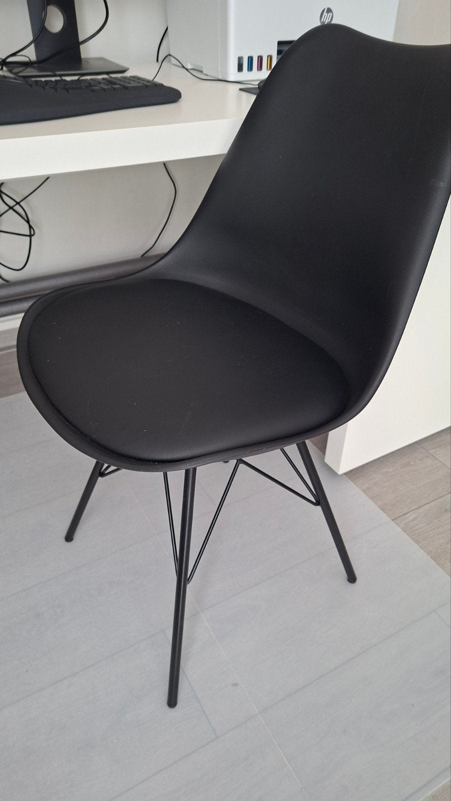 Foto 6 van IKEA Uitschuifbaar Bureau met Stoel - Wit/Zwart